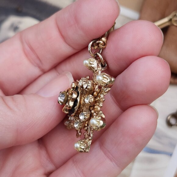 Vintage 1950's enamel & rhinestone snowflake pendant on gold tone chain - Picture 8 of 10